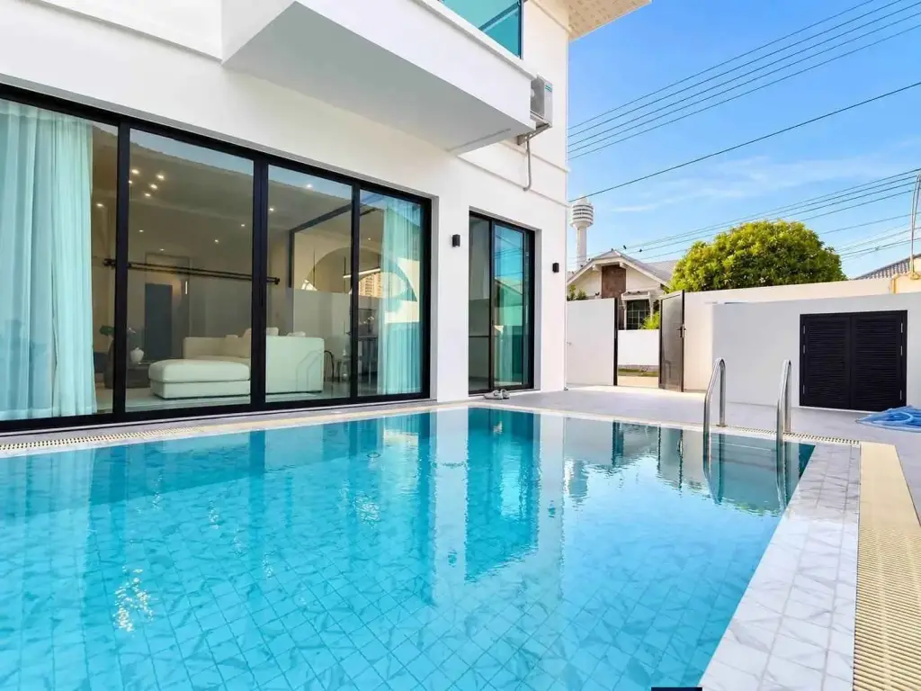 5 Bedroom House for Sale in Jomtien, Pattaya, Thailand — 5-bedroom House — photo 1