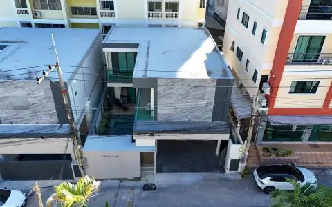 4 Bedroom House for Sale in Pratumnak Hill, Pattaya, Thailand — 4-bedroom House — photo 3