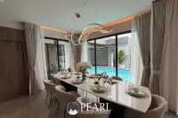 4 Bedroom House for Sale in Tree Villa private swimming pool and garden