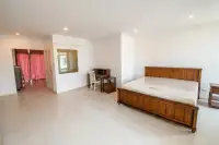 4 Bedroom Townhouse for Sale at The Gallery Condominium elegant dining area
