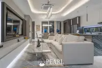 4 Bedroom House for Sale in Central Pattaya spacious living room