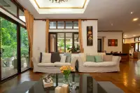 5 Bedroom House for Sale in East Pattaya modern kitchen with island