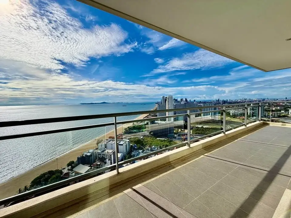 2 Bedroom Condo for Sale at Reflection Jomtien Beach spacious balcony with panoramic sea and city skyline view