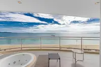 3 Bedroom Condo for Sale at Reflection Jomtien Beach curved balcony with jacuzzi tub and panoramic sea view