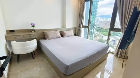 1 Bedroom Condo for Rent at Riviera Ocean Drive bedroom with king bed and city view windows