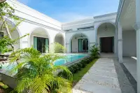 4 Bedroom House for Sale in Nong Prue courtyard pool with tropical palms and arched entrance to main door