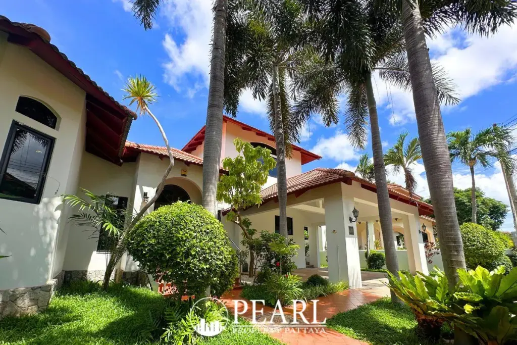5 Bedroom House for Sale in Central Pattaya exterior facade