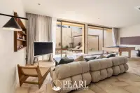 5 Bedroom House for Sale in Villa Barrera master bedroom with ensuite