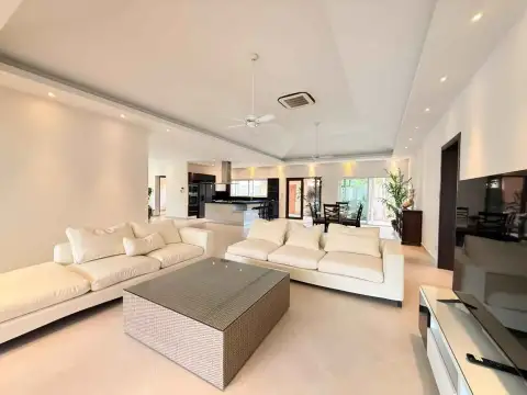 3 Bedroom House for Rent at Sedona Villas 1 private swimming pool with poolside loungers and garden in Pattaya