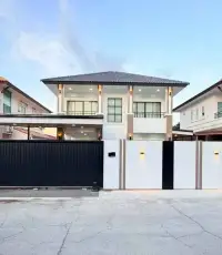 4 Bedroom House for Sale in East Pattaya, Pattaya, Thailand — 4-bedroom House — photo 1