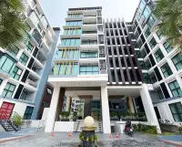 1 Bedroom Condo for Sale at Siam Oriental Tropical Garden building entrance with fountain and rental office