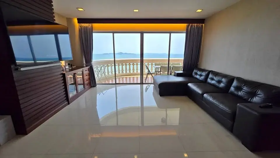 3 Bedroom Condo for Rent at Sky Beach, Pattaya, Thailand — 3-bedroom Condo — photo 1