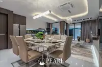 4 Bedroom House for Sale in Central Pattaya master bedroom with ensuite