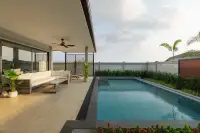 5 Bedroom Villa for Sale in Bang Lamung modern kitchen with island