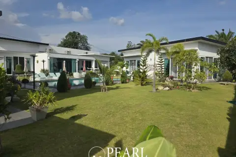 5 Bedroom House for Sale in East Pattaya private swimming pool