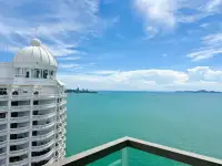 1 Bedroom Condo for Sale at Wongamat Tower, Pattaya, Thailand — 1-bedroom Condo — photo 1
