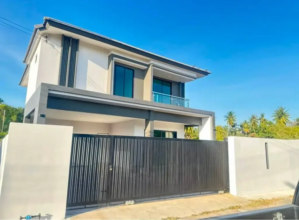 4 Bedroom House for Sale in Mabprachan, Pattaya, Thailand — 4-bedroom House — photo 1