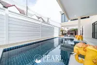 7 Bedroom House for Sale in Pattaya private swimming pool