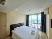 1 Bedroom Condo for Sale at The Cliff bedroom with king bed, dark headboard and large sea-view window