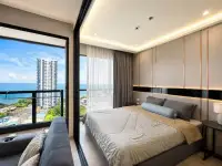 1 Bedroom Condo for Rent at The Panora Pattaya bedroom with king bed and sea-view balcony window