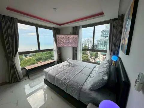 1 Bedroom Condo for Sale & Rent at The Peak Towers bedroom with sea view and floor-to-ceiling windows