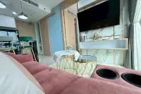 1 Bedroom Condo for Rent at The Riviera Jomtien sofa seating area facing television and bar stools