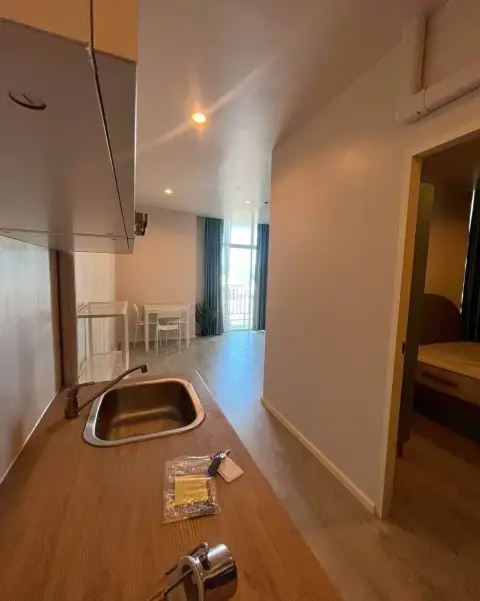 2 Bedroom Condo for Sale at The Twin Tower Jomtien Beach Pattaya kitchen counter with sink and view to dining area
