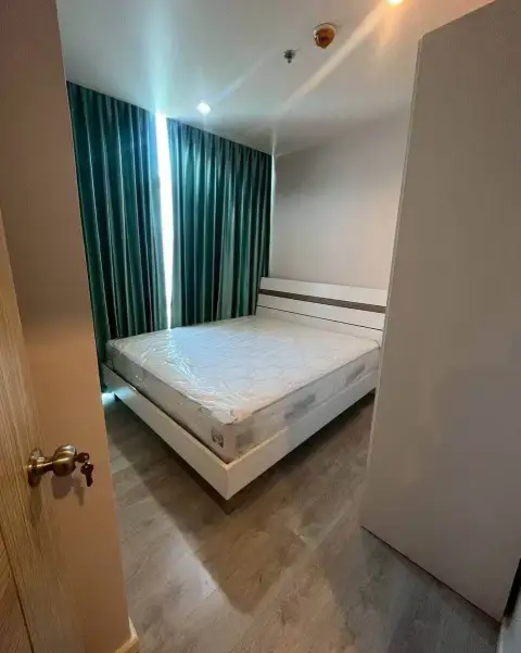 2 Bedroom Condo for Sale at The Twin Tower Jomtien Beach Pattaya bedroom with white bed frame and teal curtains