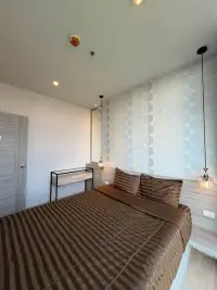 1 Bedroom Condo for Rent at The Twin Tower Jomtien Beach Pattaya bedroom with patterned wall and pendant lighting