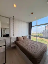 1 Bedroom Condo for Rent at The Twin Tower Jomtien Beach Pattaya corner bedroom with wraparound windows and city view
