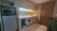1 Bedroom Condo for Sale at The Winner Pratumnak compact kitchenette with sink, microwave and refrigerator