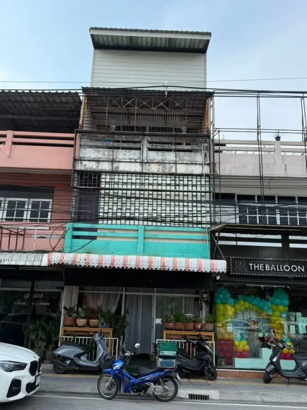 6 Bedroom Townhouse for Sale