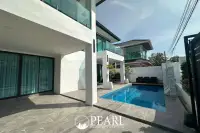 5 Bedroom House for Sale in Jomtien private swimming pool