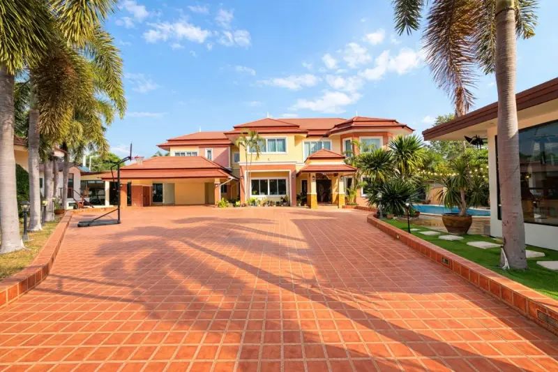 5 Bedroom House for Sale in Nong Prue – Villa/House for Sale in Pattaya