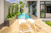 4 Bedroom House for Sale in Tree Villa master bedroom with en-suite