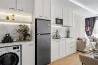 2 Bedroom Condo for Sale in Seaspire Jomtien fully equipped kitchen with dining area
