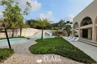 4 Bedroom House for Sale in Grand Breeze Luxury Pool Villas Pattaya spacious living room