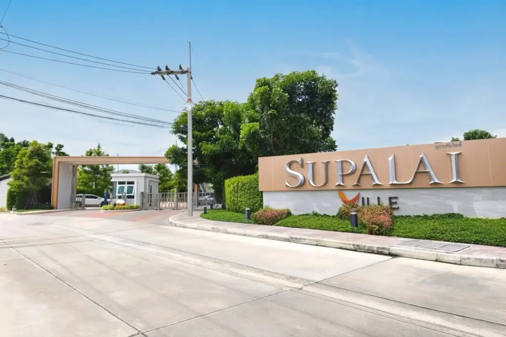 Supalai Ville Pattaya - Motorway gated main entrance with branded signage and security booth