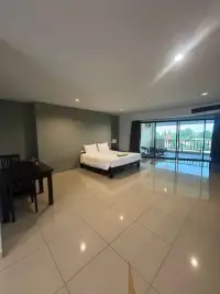 1 Bedroom Condo for Sale at Wongamat Privacy spacious bedroom with dining table and sliding doors to balcony