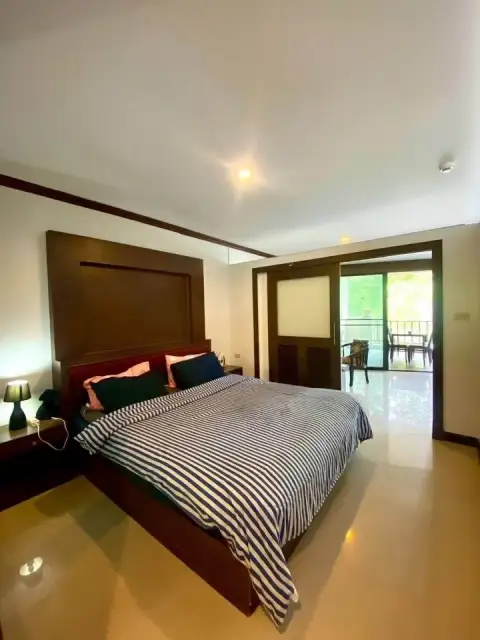 1 Bedroom Condo for Sale at Wongamat Privacy master bedroom with balcony sliding doors