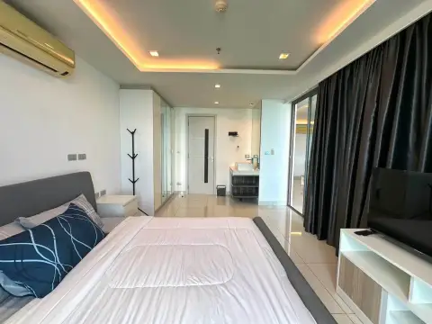 2 Bedroom Condo for Rent at Wongamat Tower master bedroom with king bed, closet and balcony access