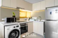 2 Bedroom Condo for Sale in The Riviera Jomtien elegant bathroom with walk-in shower