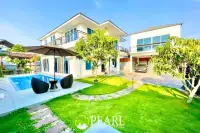 4 Bedroom House for Sale in Central Pattaya exterior front view