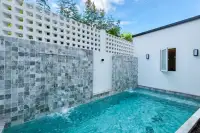 5 Bedroom House for Sale in Jomtien modern kitchen