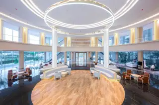 Wyndham Jomtien Pattaya grand lobby with high ceilings, circular lighting, and modern seating areas.