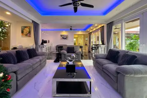 3 Bedroom House for Sale in Chateau Dale master bedroom with ensuite