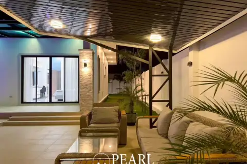 3 Bedroom House for Sale in L Pattaya master bedroom with ensuite bathroom