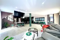 5 Bedroom House for Sale in Country Club Villa spacious living room