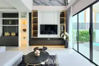 4 Bedroom House for Sale in Central Pattaya second bedroom
