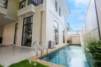 4 Bedroom House for Sale at Tadarawadi South Pattaya: Side view of the house with a narrow private swimming pool.